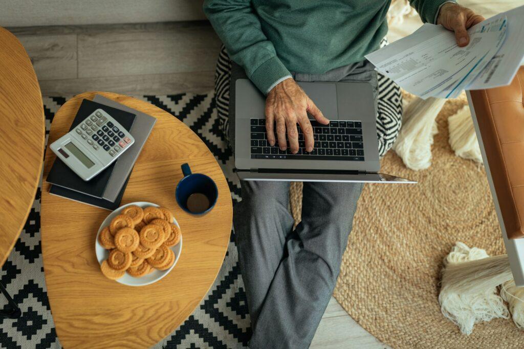 Balancing his finance digitally